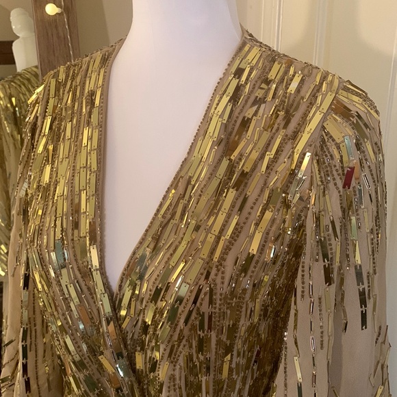 MAC DUGGAL
Cape Back Geometric Sequin Robe Mini Dress - Picture 6 of 17